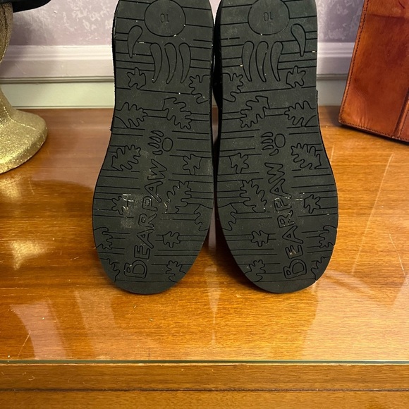 Bearpaw SZ woman’s 9, black suede leather, snow boot. - Picture 9 of 12